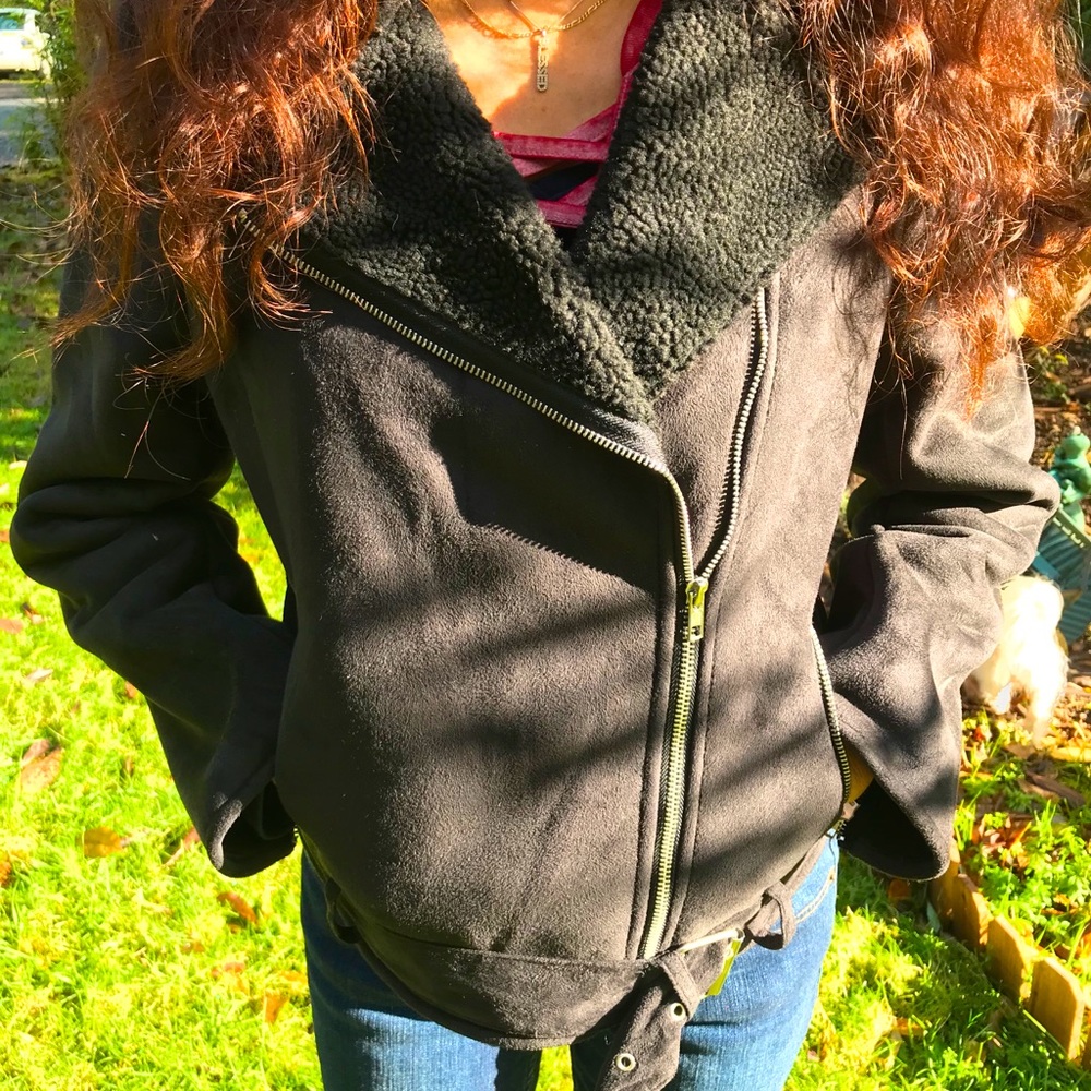 Black man-made suede/fleece jacket. Size M.